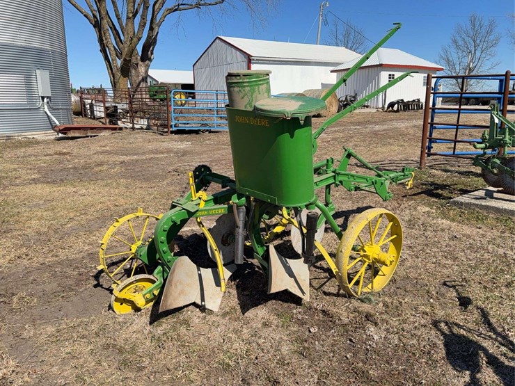 john-deere-pull-type-two-bottom-plow-image-5