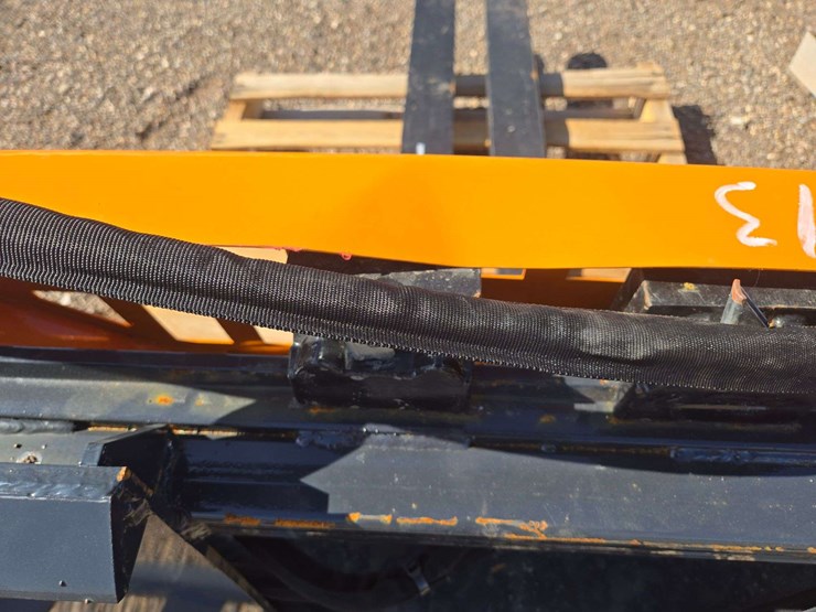 skid-steer-quick-attach-hydraulic-pallet-forks-image-5