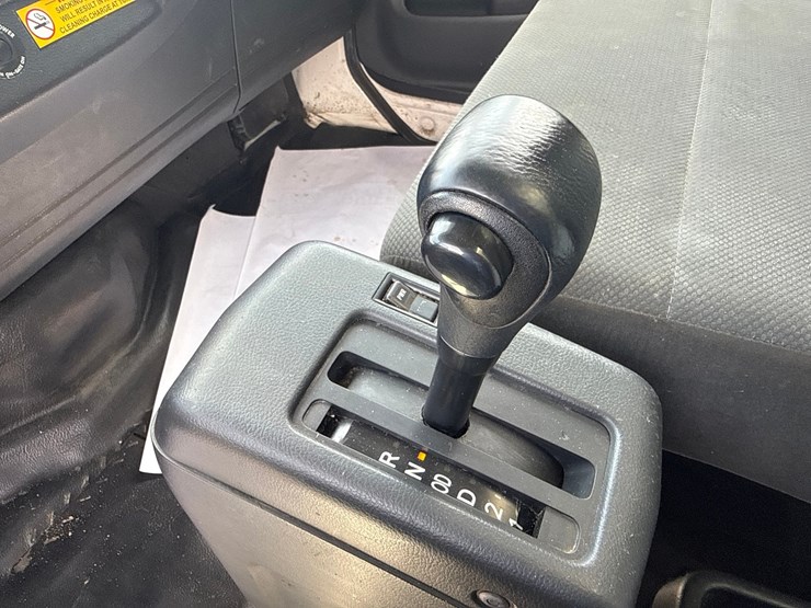 2018-hino-268-image-48