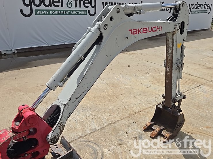 2017-takeuchi-tb210r-image-26