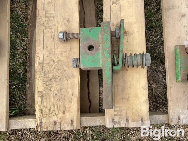 john-deere-various-tractor/tillage-parts-pallet-image-16