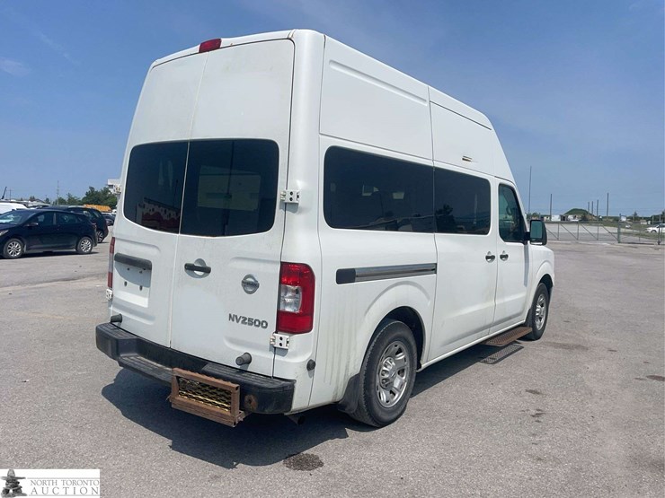 2020-nissan-nv2500hd-image-5