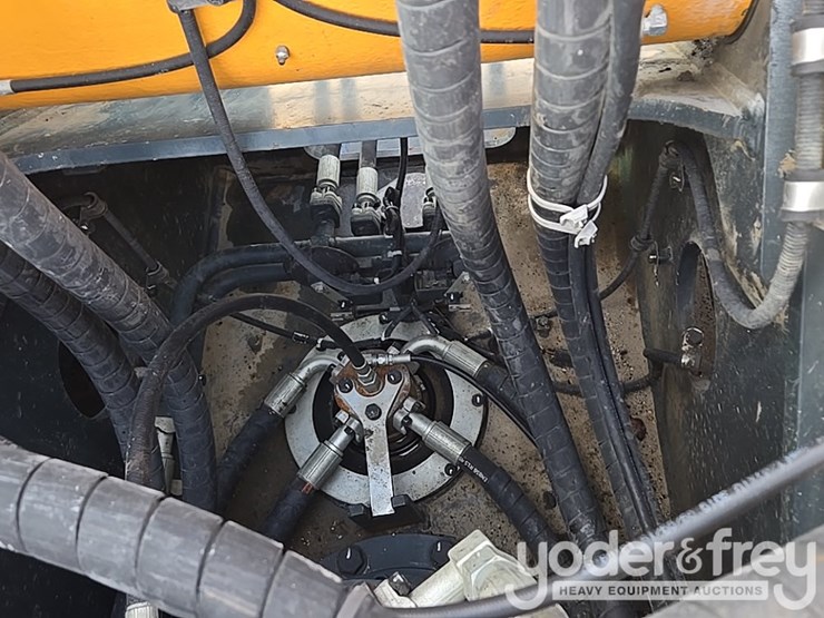 hyundai-hx260l-image-34