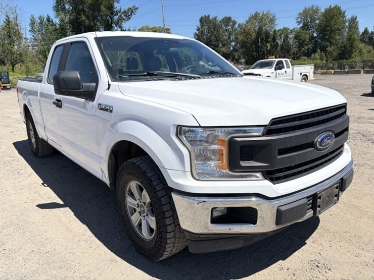 2019-ford-f150-xl-image-2