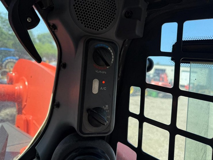 2024-kubota-ssv75-image-24