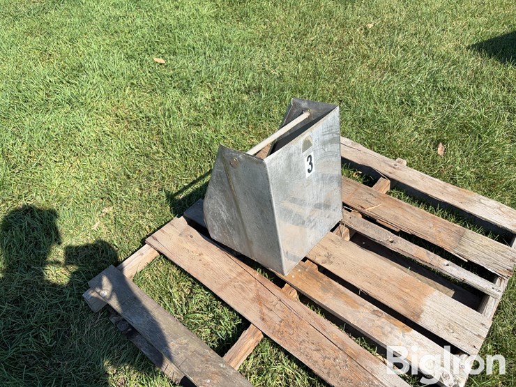 12”-stainless-steel-hog-feeders-image-16