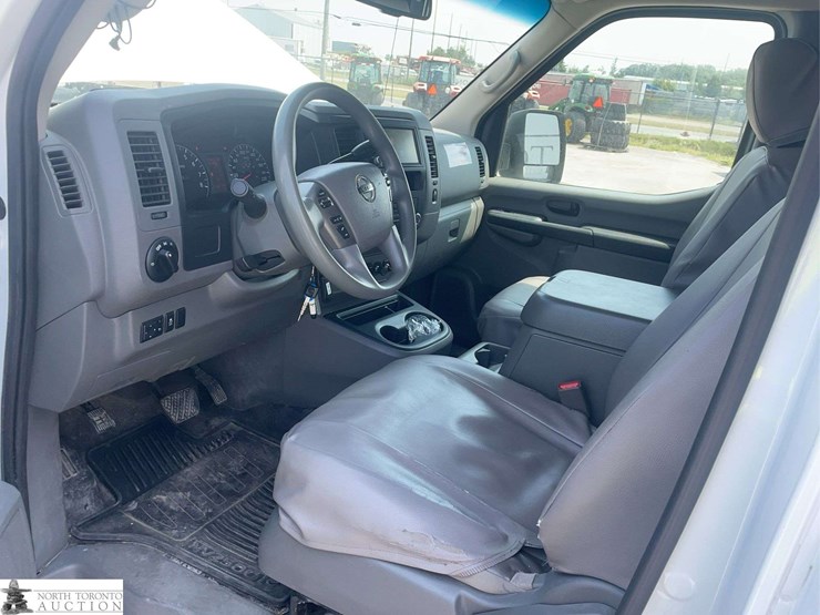 2020-nissan-nv2500hd-image-10