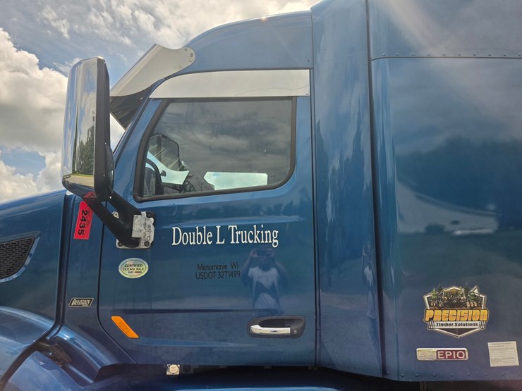 2019-peterbilt-579-image-17
