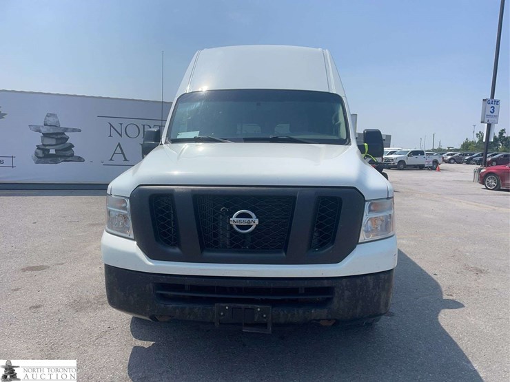 2020-nissan-nv2500hd-image-2