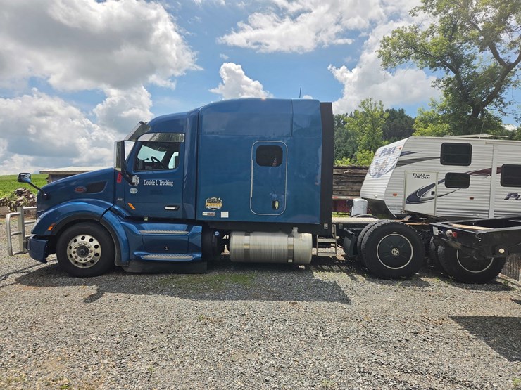 2019-peterbilt-579-image-2