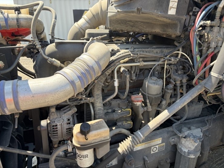 2021-peterbilt-567-image-8