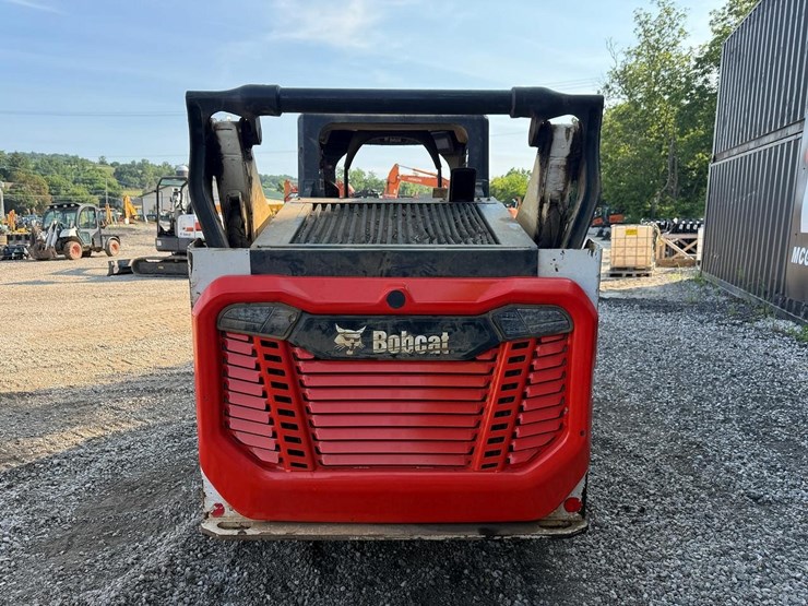 2023-bobcat-t64-image-3