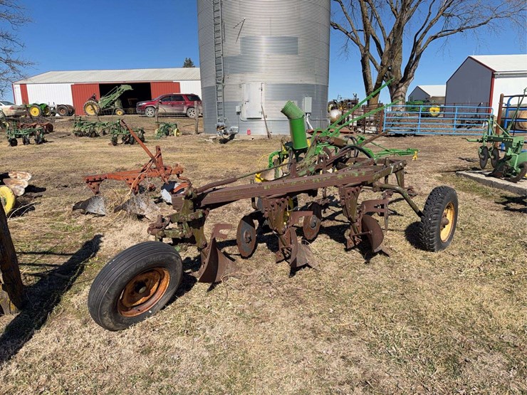 john-deere-pull-type-three-bottom-plow-image-3
