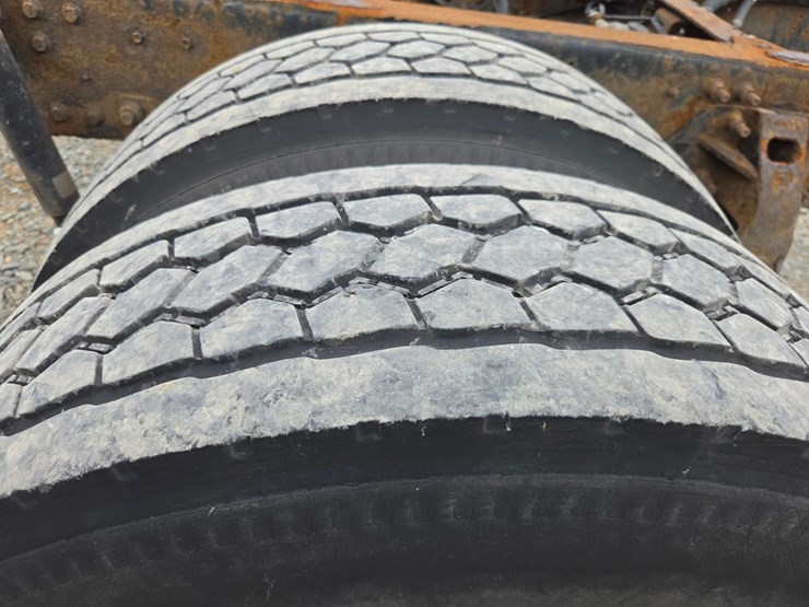 2013-hino-268-image-63