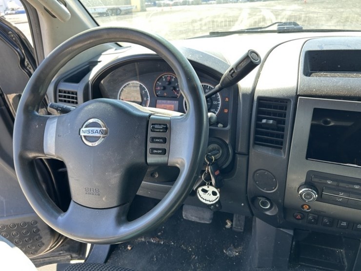 2012-nissan-titan-image-19