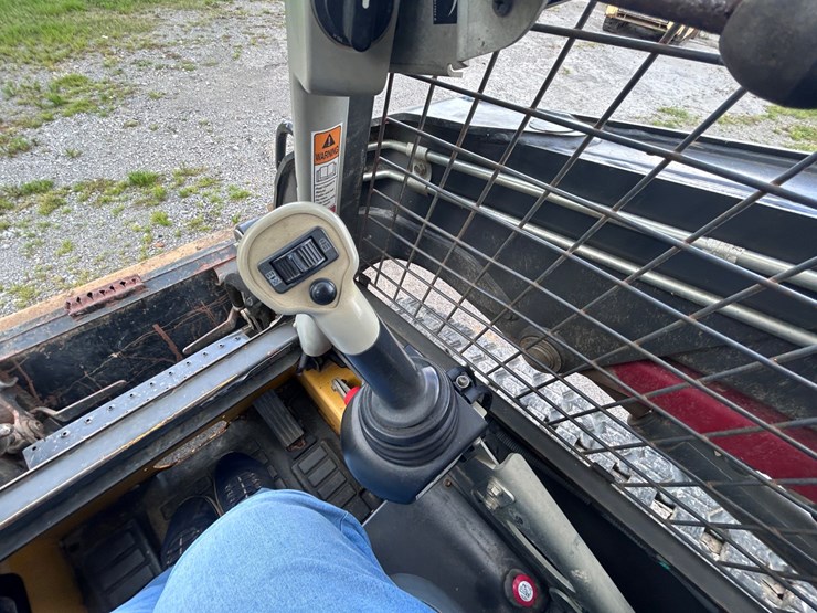 2017-new-holland-c227-image-26