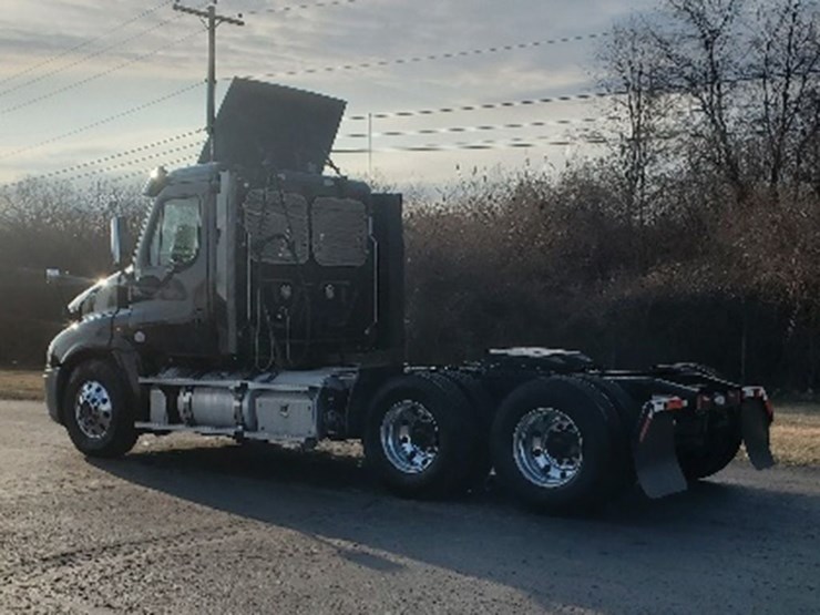 2020-freightliner-cascadia-125-image-2