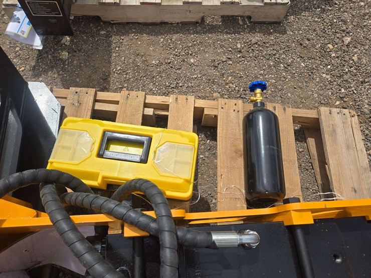 future-ft-d680-skid-steer-post-driver-image-6