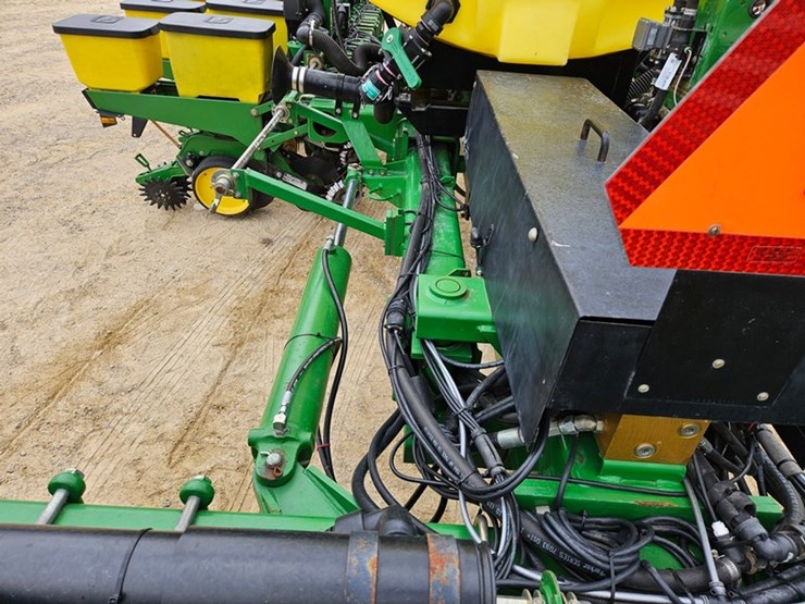 john-deere-7200-image-54