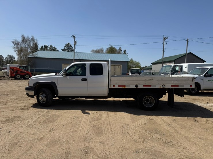 2006-chevrolet-3500hd-image-2