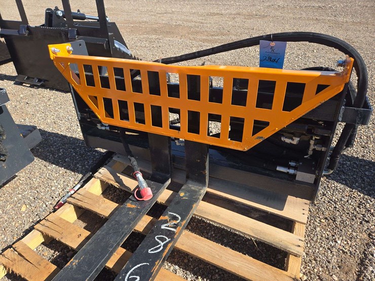 skid-steer-quick-attach-hydraulic-pallet-forks-image-3