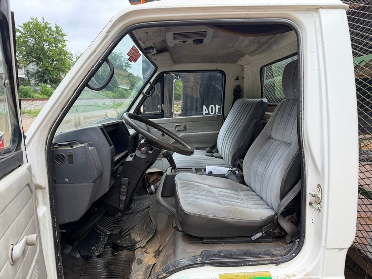 1993-isuzu-npr-image-48