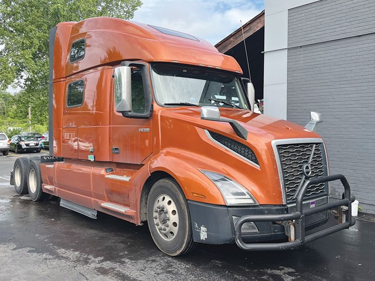 2021-volvo-vnl860-image-1