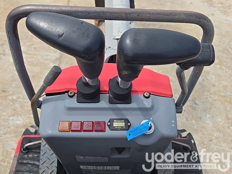 2017-takeuchi-tb210r-image-37
