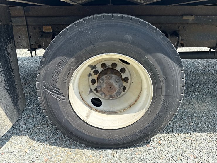 2018-hino-268-image-61