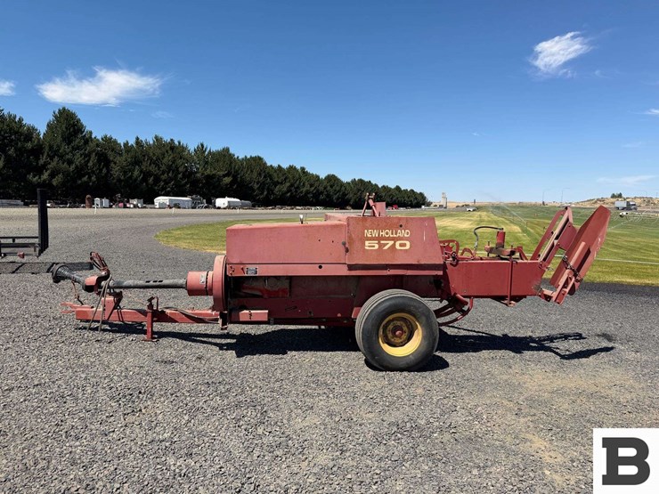 new-holland-570-image-2