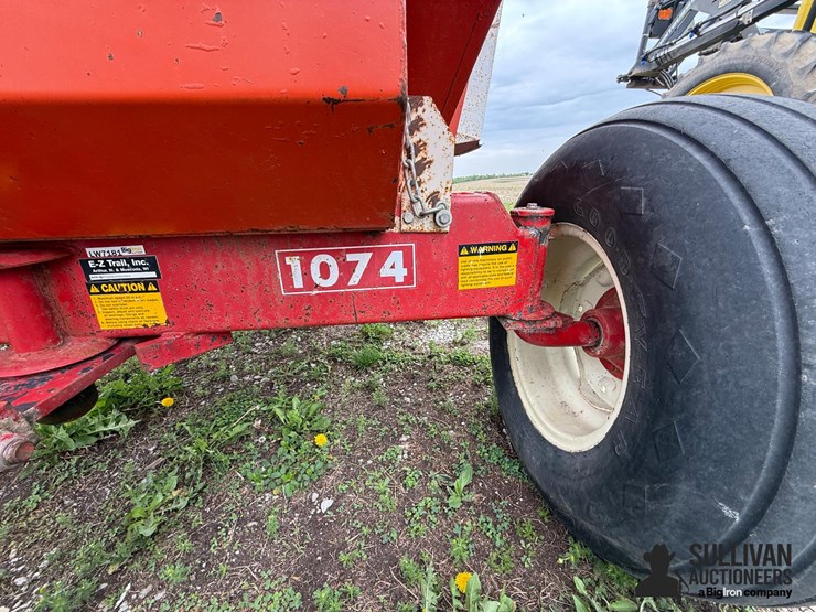 e-z-trail-275-bushel-gravity-wagon-image-14