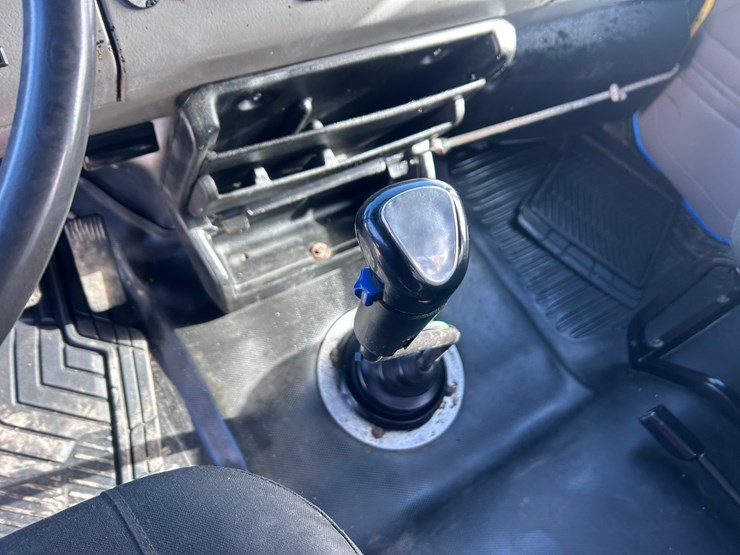 #1680-•-2003-freightliner-day-cab-truck-tractor-image-51