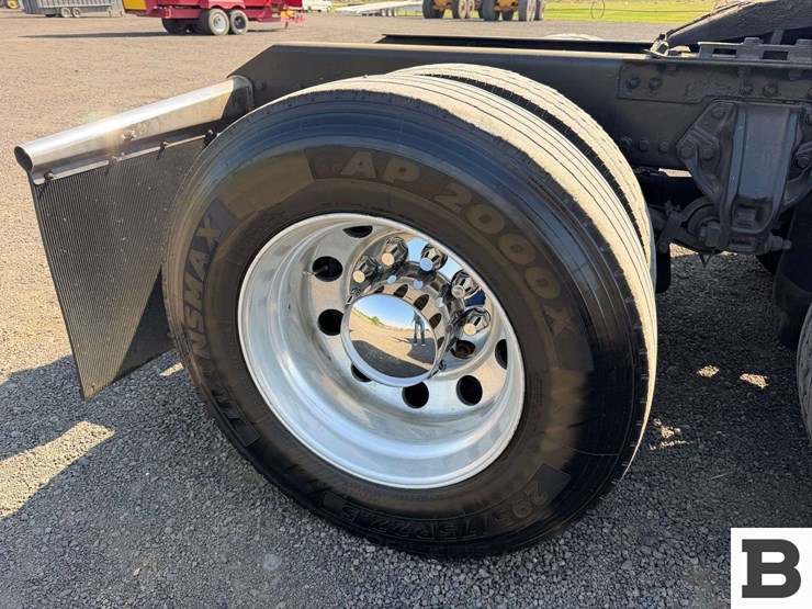 2016-kenworth-t680-image-14
