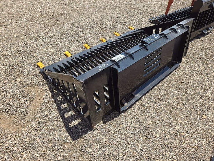 giyi-skid-steer-(66")-rock-bucket-image-5