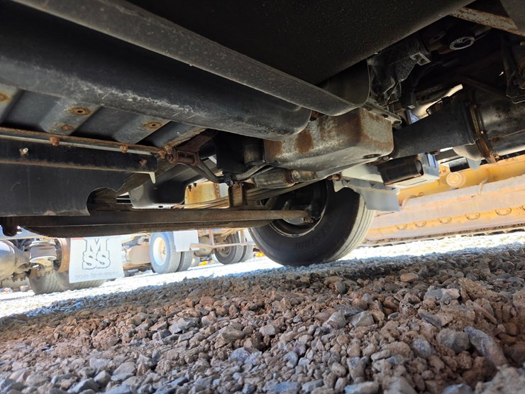 2017-hino-268-image-38