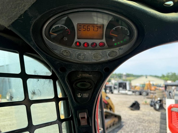 2016-bobcat-t870-image-24