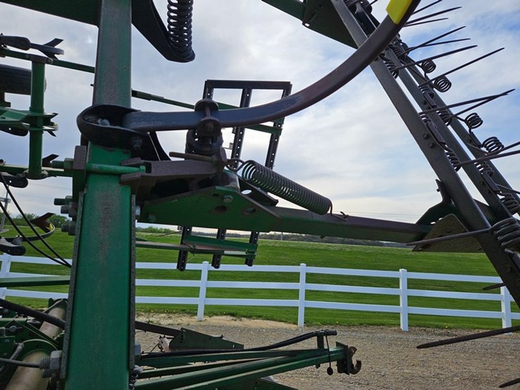 john-deere-28-image-30
