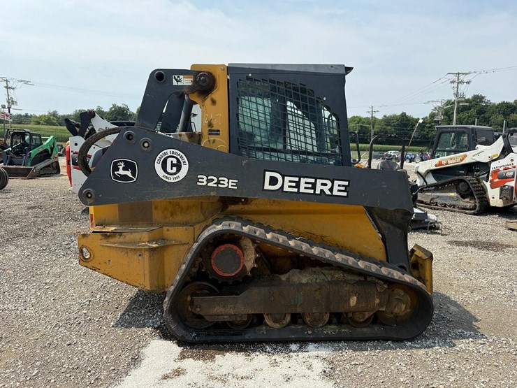 2016-deere-323e-image-5