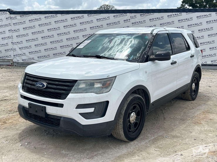 2016-ford-explorer-image-1