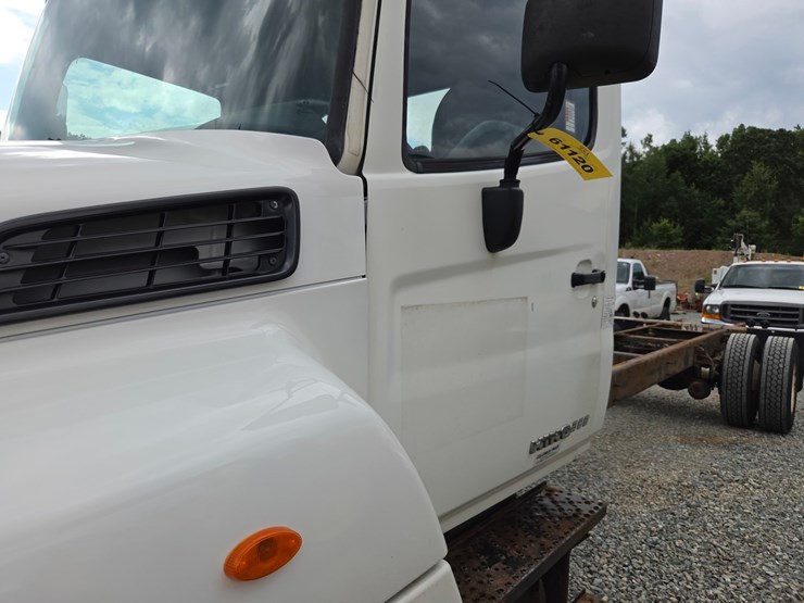 2013-hino-268-image-15