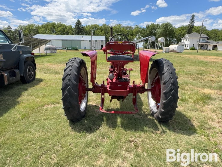farmall-h-2wd-tractor-image-6