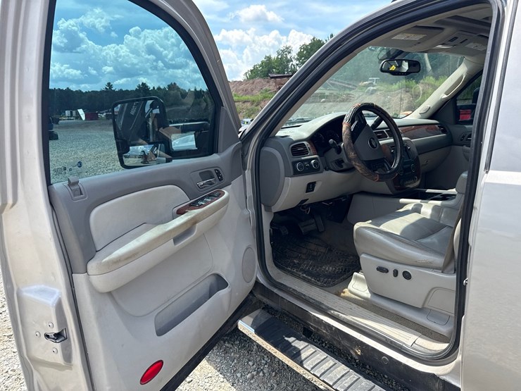 2008-chevrolet-3500hd-image-36