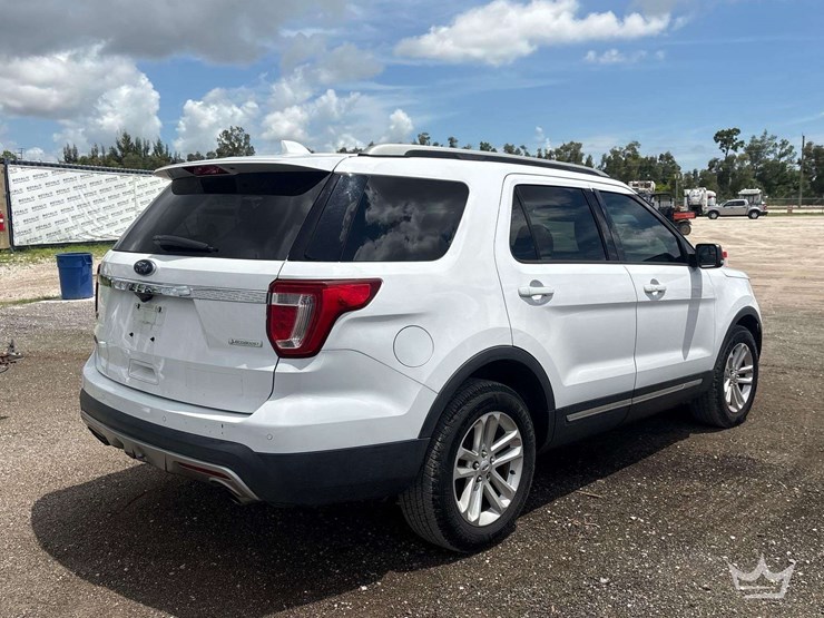 2017-ford-explorer-image-3