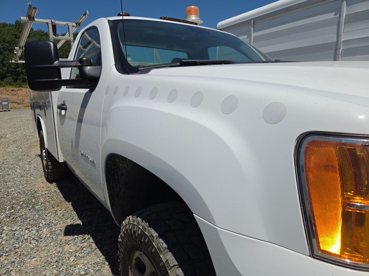 2011-chevrolet-2500-image-16