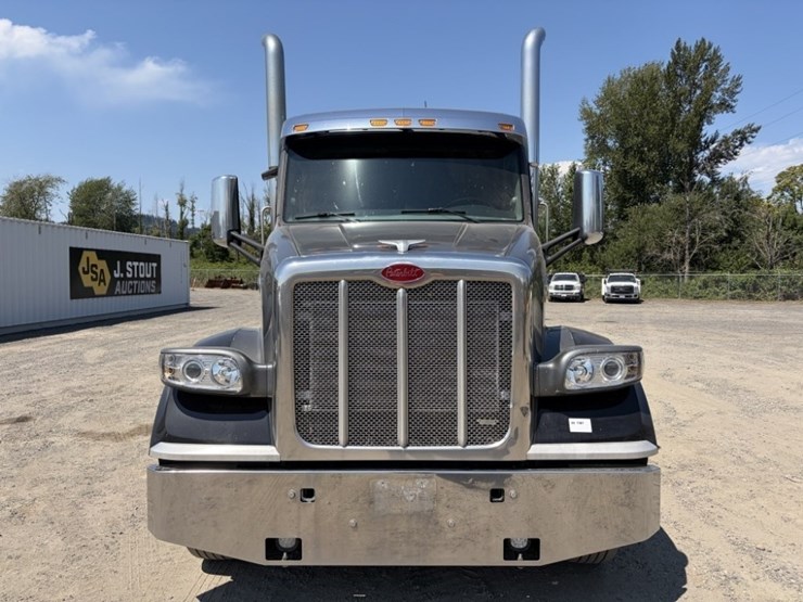 2021-peterbilt-567-image-7