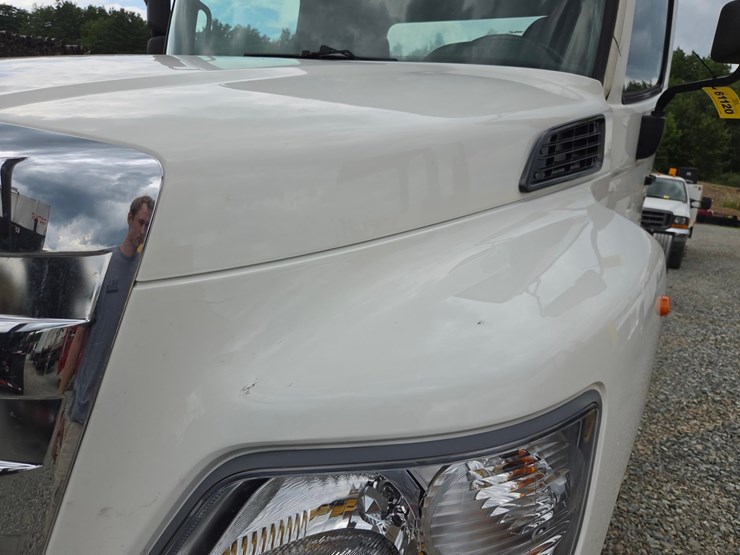 2013-hino-268-image-12