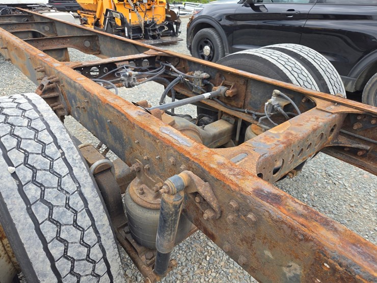 2013-hino-268-image-27