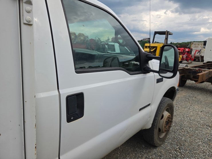 2001-ford-f550-image-16