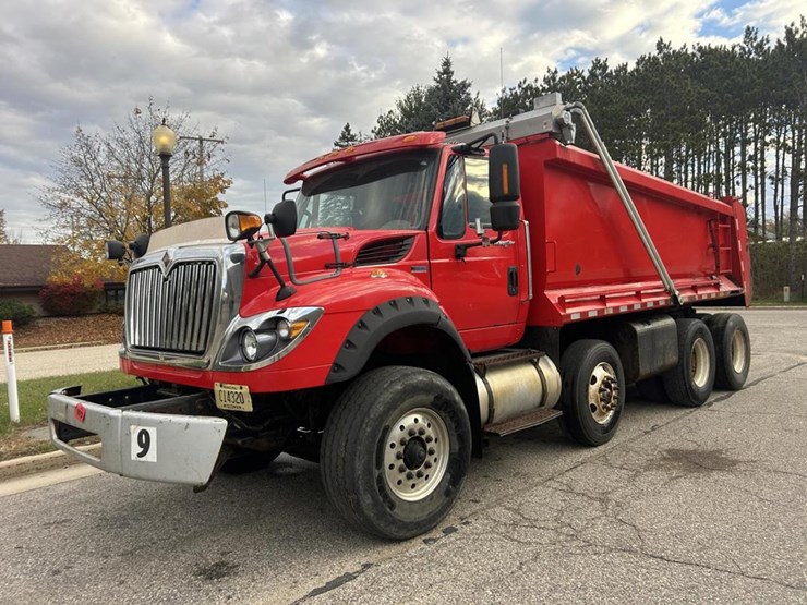 #1451-•-2013-international-workstar-tri-axle-dump-truck-image-1