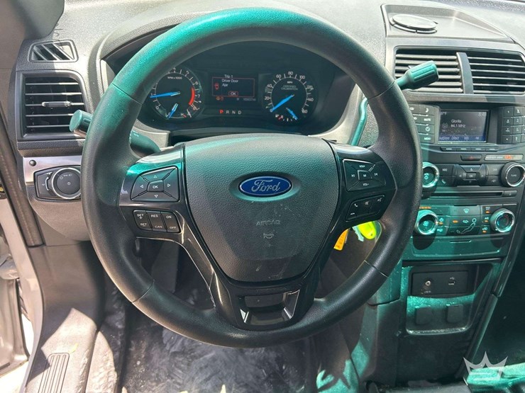 2016-ford-explorer-image-11